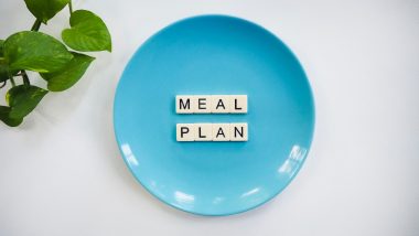 blue-ceramic-plate-with-meal-plan-blocks
