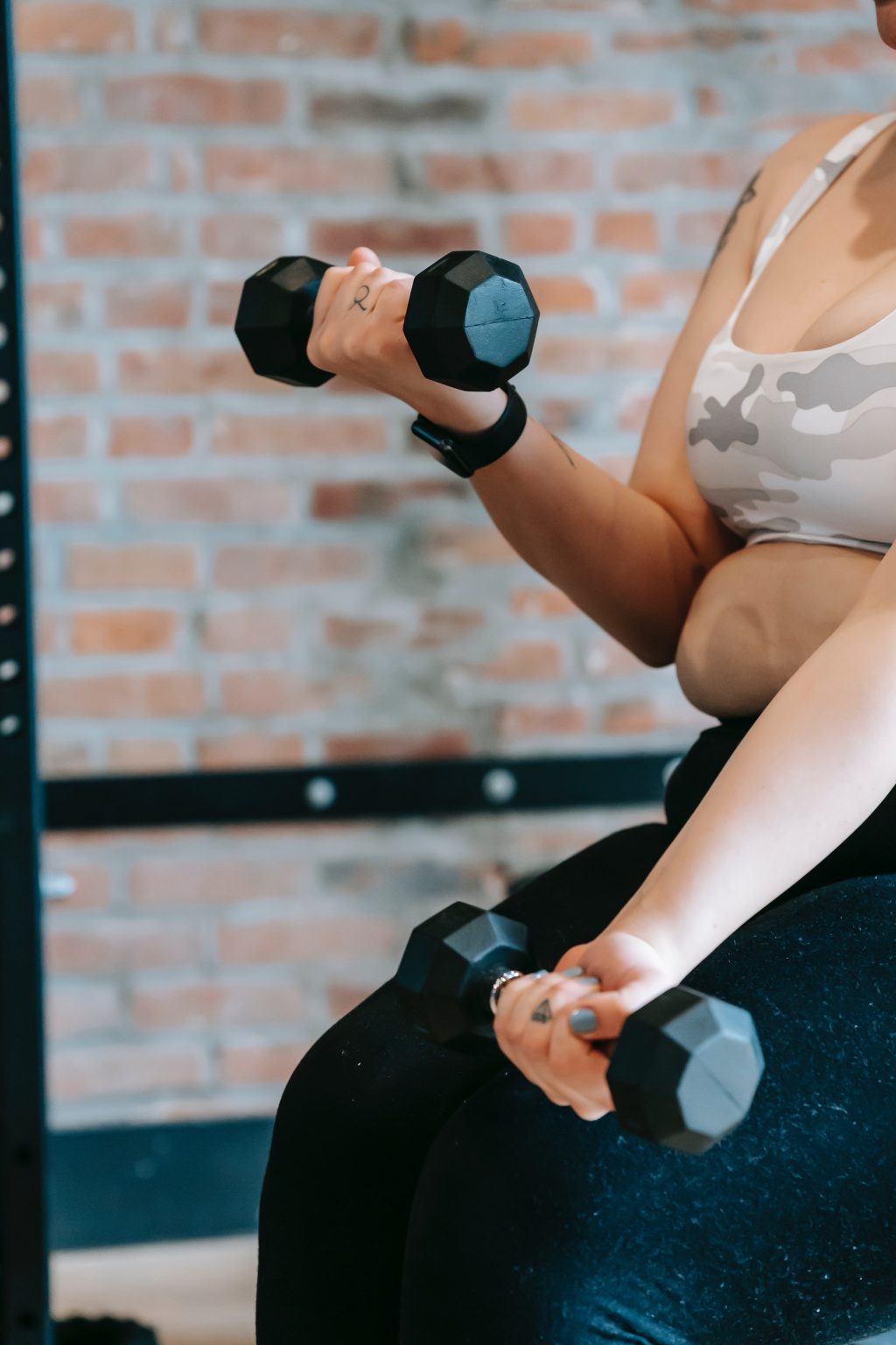 woman-lifting-dumbbells